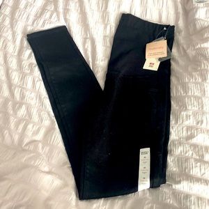 NWT Uniqlo Maternity Black Skinny Jeans